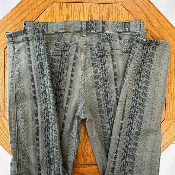 *7 FOR ALL MANKIND* Green Reptile Print Pants Size 29 - Picture 7 of 8